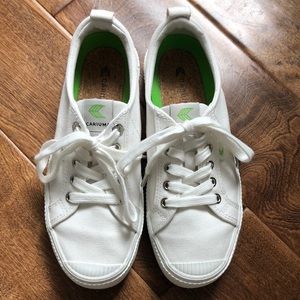 Cariuma Sneakers Size 7
